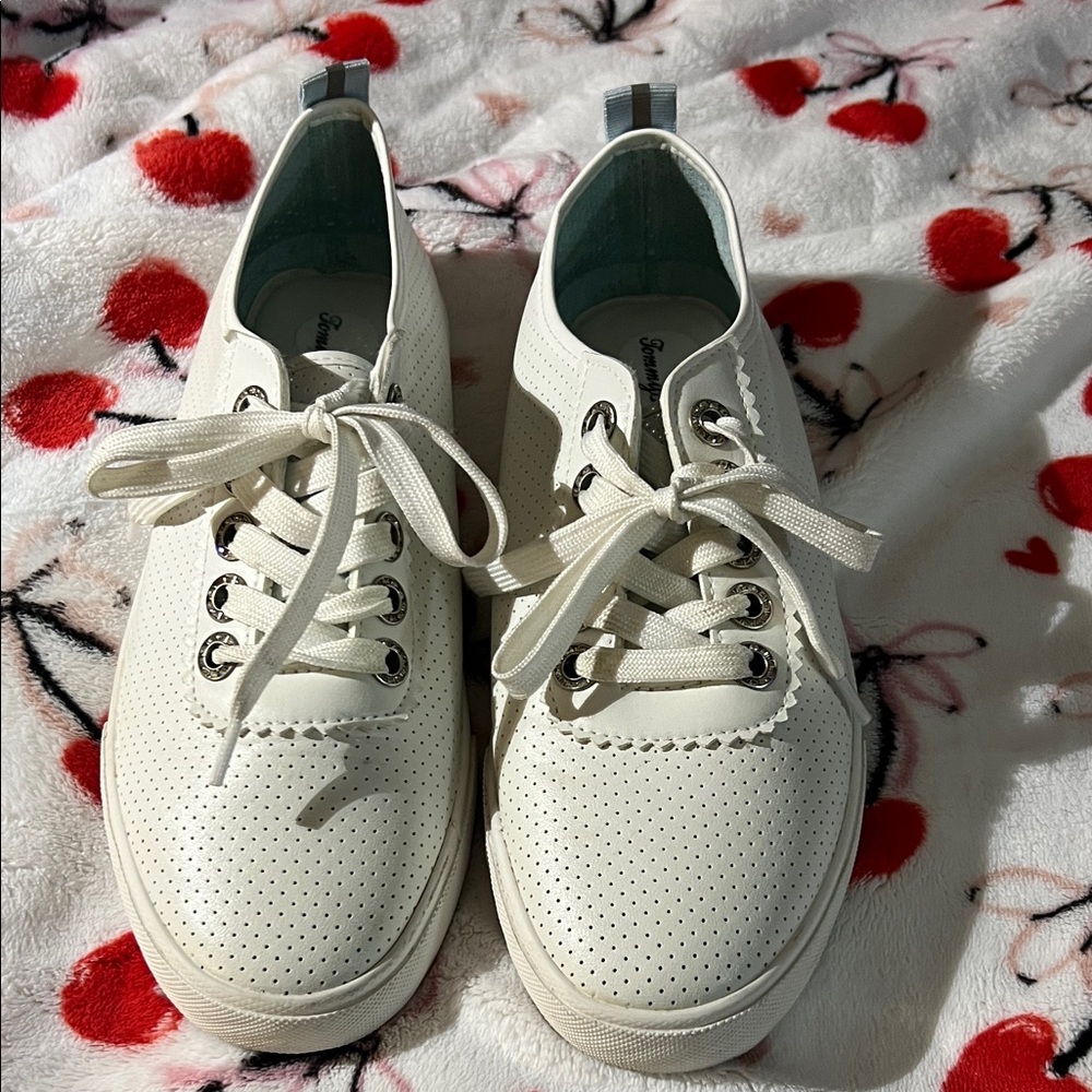 Tommy Bahama White Perforated Sneakers